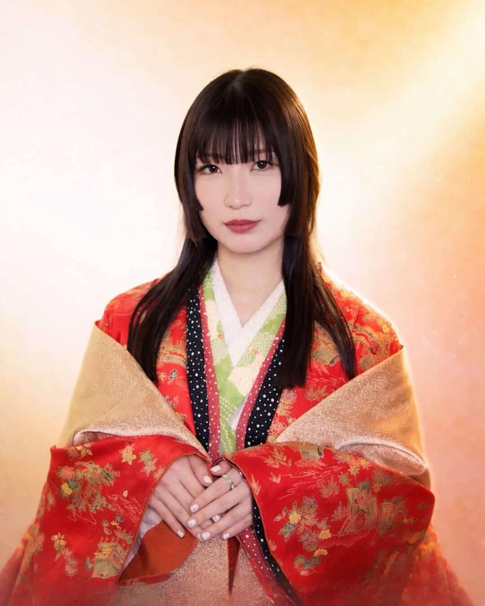 4. Kuchu Sekai Tomomi(空中世界 朋実)|インドネシアと深い縁を持つ日本人シンガーソングライター
